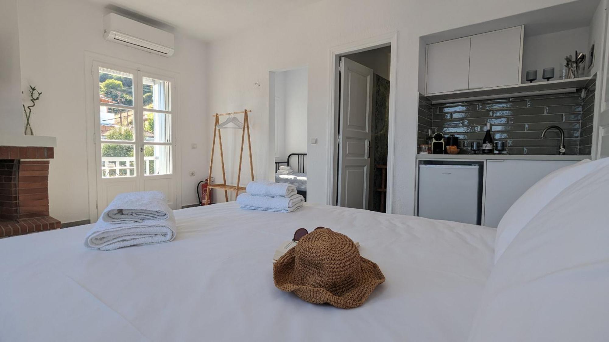 The Botanist Guesthouse Skopelos Town Bagian luar foto