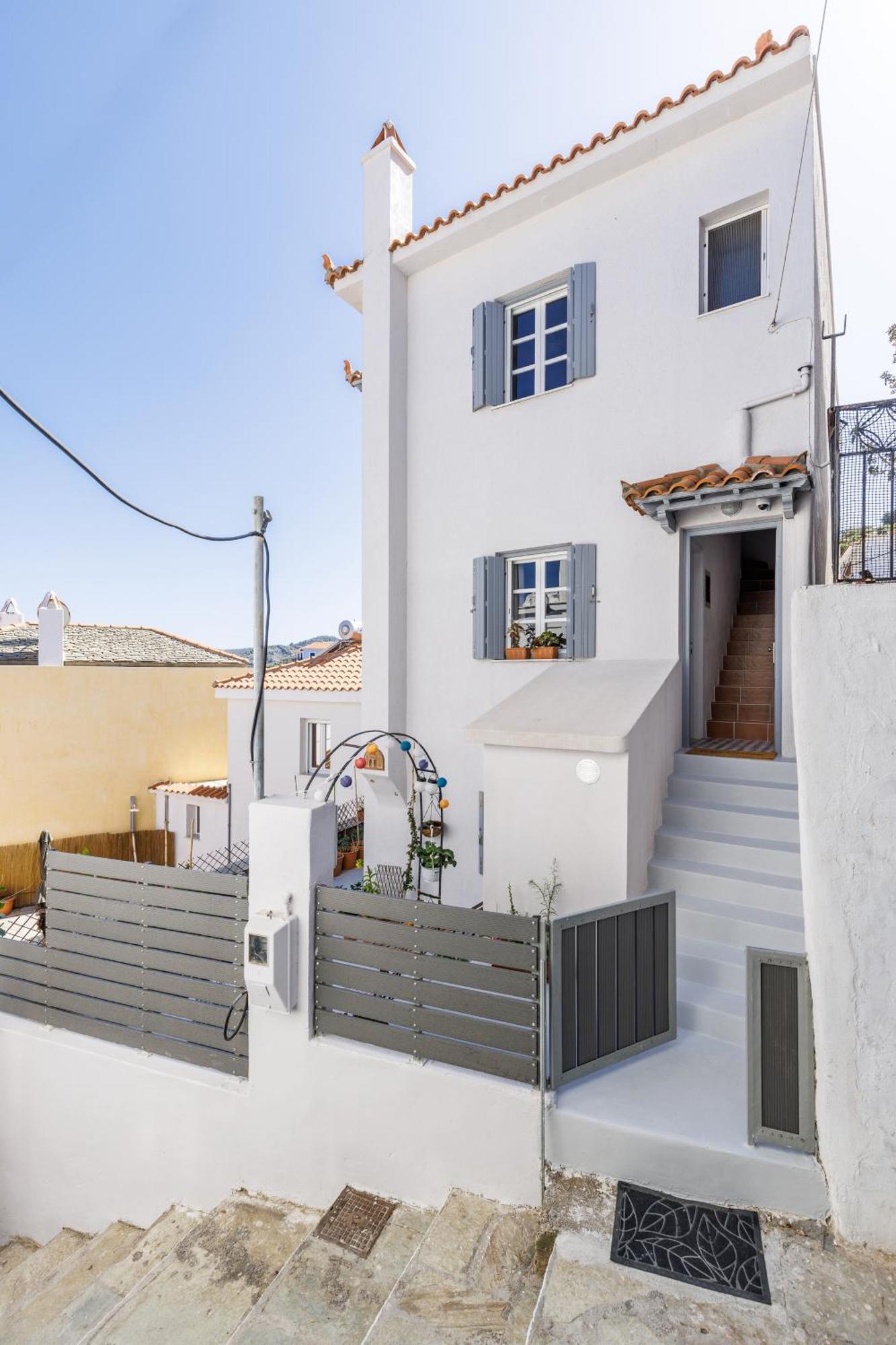 The Botanist Guesthouse Skopelos Town Bagian luar foto